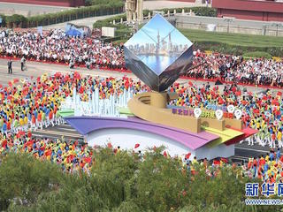 官宣：中国设计力量致敬新中国成立70周年华诞 ——Cabbeen卡宾品牌重磅亮相国庆庆典