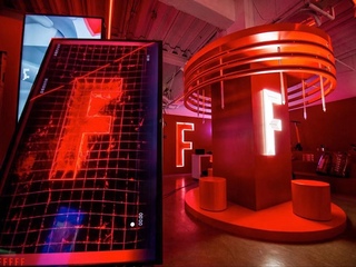 打卡超in的时装周活动！魔都空降时尚潮流创意品牌F/FFFFFF「THE RED HOUSE」主题快闪店。来这里玩出潮态度！