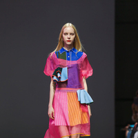 i-am-chen首次亮相上海时装周演绎彩色针织美学