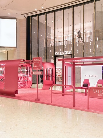 VALENTINO GARAVANI VSLING 巴士限时概念店开幕