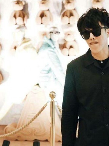 范景翔出席“MaxMara Teddy明星慈善”关怀“世界家庭文化” 
