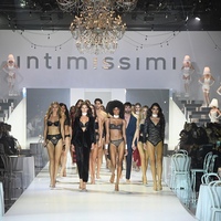 Intimissimi 2019 秋冬内衣时装秀华丽开场  纯白歌舞主题尽显意式优雅风情 