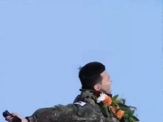 入冬降温买鞋哪家强？权志龙他带着小雏菊回来了！