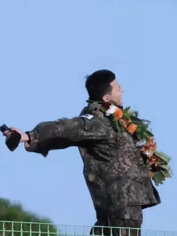 入冬降温买鞋哪家强？权志龙他带着小雏菊回来了！