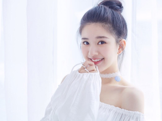 新晋甜心教主赵露思 倾情推荐润百颜氧气霜