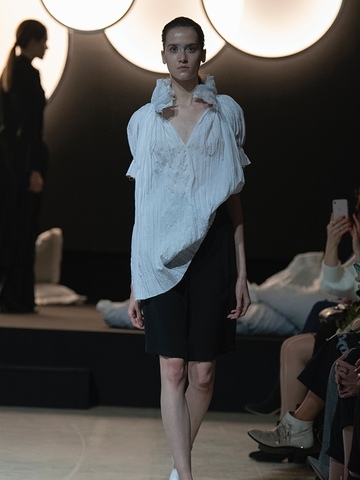 梅赛德斯-奔驰俄罗斯时装周Day5：折衷主义以及令人着迷的概念结局