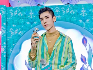 ANNASUI香氛代言人王子异亮相星海人鱼限时概念店