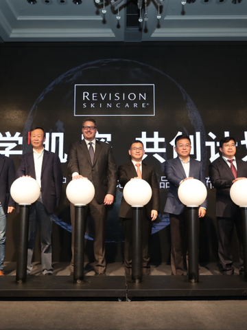 探索科学肌密，Revision Skincare强劲启航，携手众多重量级医学专家共研共创