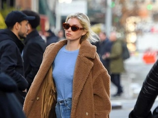 地铁里的人都在穿羊羔毛，低头发现我也是！