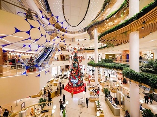老佛爷百货2019奇幻蜂巢圣诞亮灯仪式 点亮奇趣冬日精彩