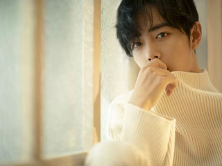 故宫下雪了，和初雪最配的不止炸鸡还有白色毛衣