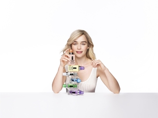 CLINIQUE倩碧携手英国知名女演员Emilia Clarke 成为品牌首位全球护肤及彩妆代言人
