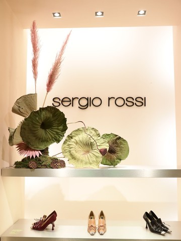 Sergio Rossi发布全新系列，探索2000年代品牌精致迷人气息