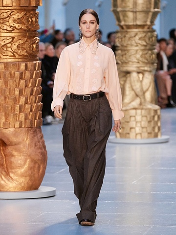 Chloé 2020 秋冬系列发布  “IF you listen CAREFULLY… I’LL show you how TO DANCE” “如若倾听，方可起舞”