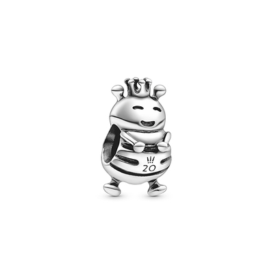 Pandora发布第三款限量版典藏串饰，以此庆祝Pandora Moments串饰手链面世20周年