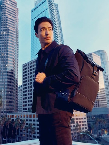 信步旅程 途明志远 TUMI 特邀演员丹尼尔·亨利演绎《成就完美旅程》系列全球时尚大片