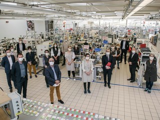 路易威登重启法国工坊 制作非外科口罩