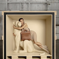 Burberry正式发布「Pocket 口袋包」广告大片  超模Bella Hadid演绎，摄影师组合 Inez & Vinoodh执镜拍摄