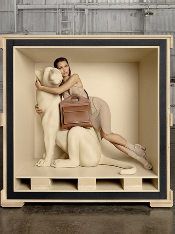 Burberry正式发布「Pocket 口袋包」广告大片  超模Bella Hadid演绎，摄影师组合 Inez & Vinoodh执镜拍摄