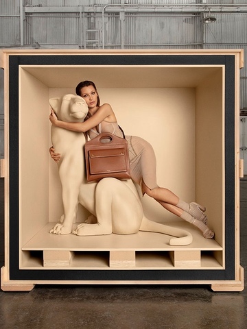 Burberry正式发布「Pocket 口袋包」广告大片 超模Bella Hadid演绎，摄影师组合 Inez & Vinoodh执镜拍摄