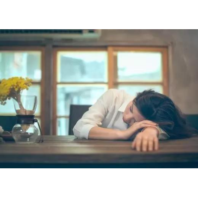 拯救熬夜暗沉脸!胡可、李小冉强推润百颜高保湿水