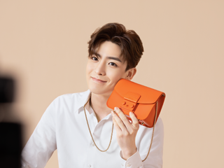 FURLA 甜蜜大使侯明昊倾心甄选 解锁METROPOLIS炫彩520