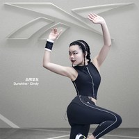 Reebok 锐步携手CINDY范丽娜，为例外而碰撞！