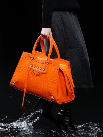 Balenciaga 发布全新 Neo Classic 机车包