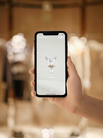 Burberry 与腾讯展开技术合作，在深圳开设奢侈品行业首家社交零售精品店