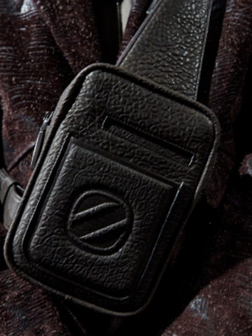 Ermenegildo Zegna 2020冬季系列Insta-Pack斜跨包复古来袭，众星演绎意式经典