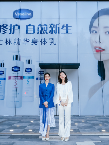刘诗诗空降凡士林肌密研究所，硬核修护成团