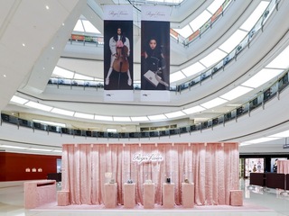 以浪漫之名，赴“粉绒幻境” Roger Vivier罗杰 · 维维亚「Pink Fluffy」限时概念展闪耀登场