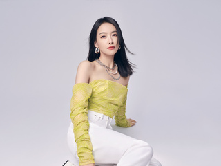 「 璀璨之履，闪耀自我」  JIMMY CHOO 官方旗舰店盛大入驻天猫