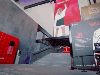「纵绒自我 任性回弹」美宝莲纽约“羽绒唇釉”全新上市