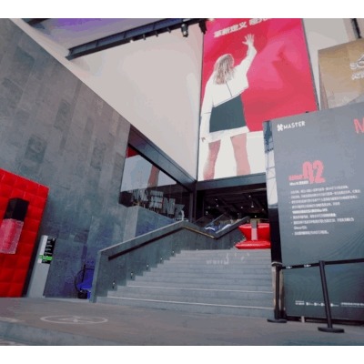 「纵绒自我 任性回弹」美宝莲纽约“羽绒唇釉”全新上市