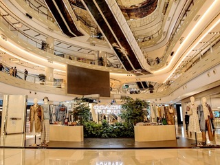 Coach于上海环贸iapm商场开设Coach Forever限时概念店