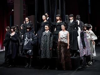  HAIZHEN WANG 2021秋冬女装系列时装秀-《剧院的梦境与综合》