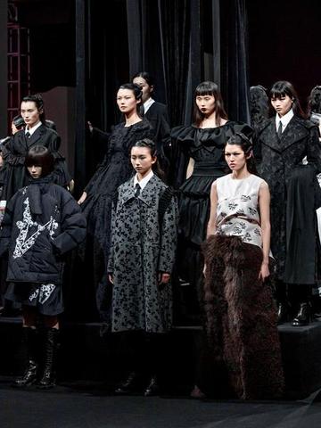  HAIZHEN WANG 2021秋冬女装系列时装秀-《剧院的梦境与综合》