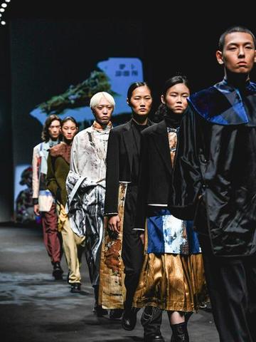 TUYUE涂月2021AW “幸存者日記”｜上海時裝周秀場上的當代藝術