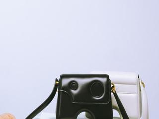 Off-White™推出最新时尚配饰灵感来自于VIRGIL ABLOH最初的“Meteor Showe”概念：BURROW BAG