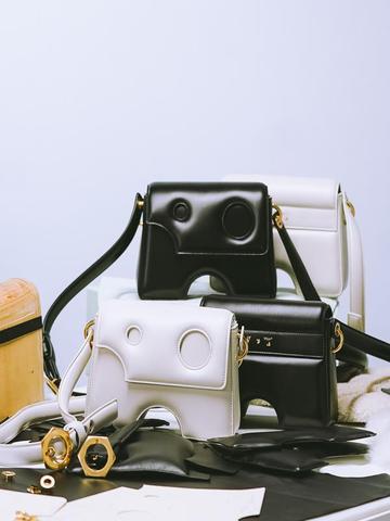 Off-White™推出最新时尚配饰灵感来自于VIRGIL ABLOH最初的“Meteor Showe”概念：BURROW BAG