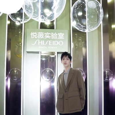 一「针」焕亮，灵动双眸  SHISEIDO资生堂携手井柏然开启「纯A真空之旅」
