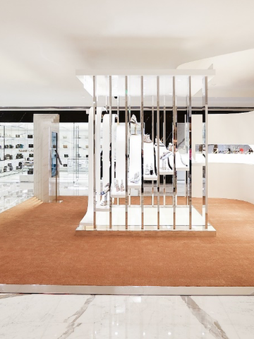 STUART WEITZMAN “耀，不止步”限时概念店璀璨启程 悦步而上臻赏匠心之作，探索现代女性自信之美