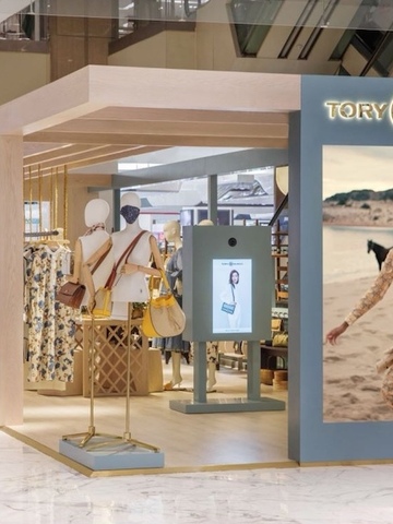 Tory Burch北京SKP春夏互动限时店盛大开幕 国际超模刘雯、青年演员王紫璇、人气偶像团体成员THE9-孔雪儿等一众嘉宾参与开幕庆祝活动