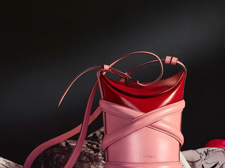 Alexander McQueen 隆重发布2021春夏系列新品 The Curve