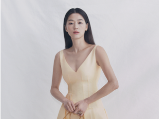 Alexander McQueen 韩国品牌大使全智贤浪漫演绎全新The Curve手袋