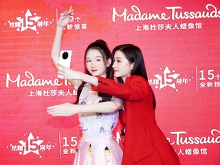 上海杜莎15周年，“彤”圆芭比梦  上海杜莎迎来最年轻女艺人关晓彤，首尊360°旋转音乐盒蜡像五一亮相