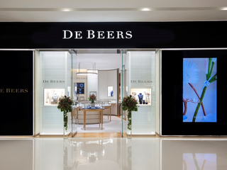 戴比尔斯 (DE BEERS) 成都IFS店盛装揭幕