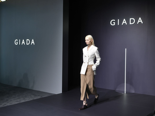 GIADA特邀知名演员俞飞鸿出席2021秋冬系列秀场