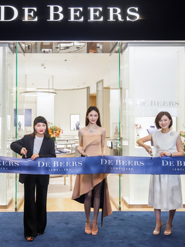 戴比尔斯 (DE BEERS) 成都 I FS 店璀璨揭幕 品牌挚友金晨优雅演绎 ENCHANTED LOTUS 系列